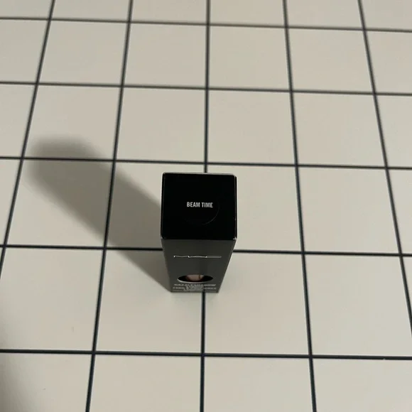 MAC Dazzleshadow Liquid Eyeshadow: Beam Time✨ - Picture 7 of 12